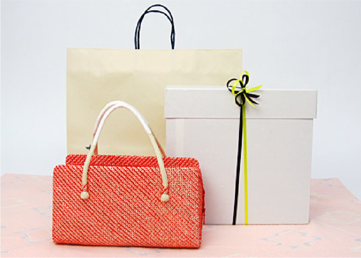 和装バックは、和紙のお化粧箱